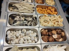-愉肴麻辣香锅(中山路店)