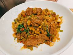 酸萝卜炒牛肉-江城小馆陕南妈妈菜·全球旅行餐厅(钟楼店)