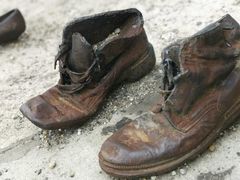 -多瑙河畔鞋履雕塑