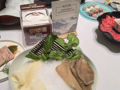 -红鼎豆捞·非遗鲍皇汤火锅(宝丰路店)