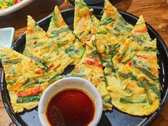 海鲜葱饼-明洞阿姨·韩式酱蟹烤肉·创意料理(三元桥店)