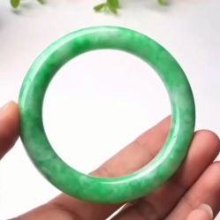 -北京七彩云南翡翠珠宝旗舰店(月坛店)