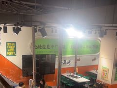 -山野的朋友露营炭火烤肉