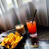 一家以酒🍺咖啡☕️为主的复古店