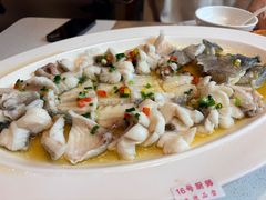 鸡油斩件蒸蓝星斑-79号渔船海鲜饭店(宝安店)