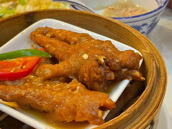 香港食盈碗仔翅(南城直营店"这家店在百安中心这边,1 1对面.位置非.
