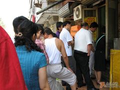 排队的盛况-清真刘记大顺斋(三合里小区店)