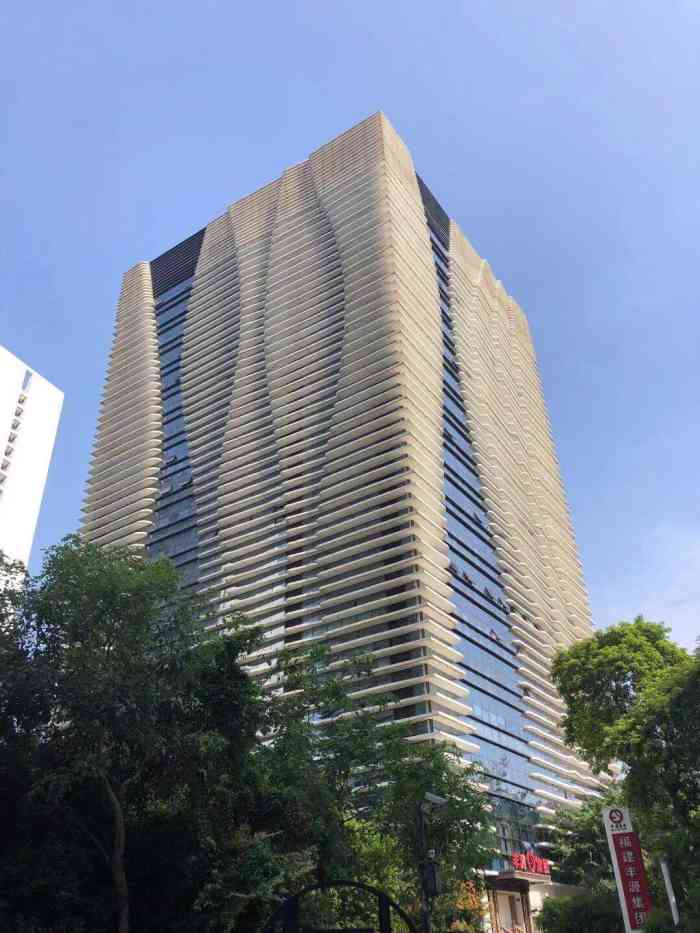 万达广场写字楼-"万达广场写字楼位于厦门市岛内的湖里区,所.