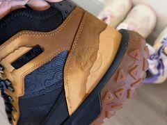 -京伟修鞋洗鞋奢侈品皮具护理店