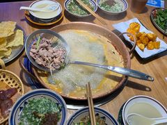 -洱火云南酸菜牛肉火锅(石景山当代商城店)