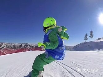 滑雪的小天使️ 爱运动的小健将