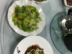 -红栌温泉山庄生态美食餐厅