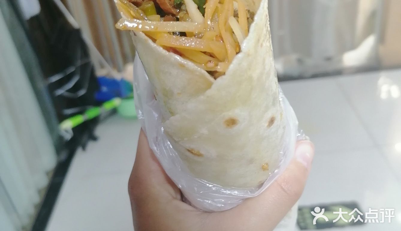 徐州网红卷饼辣成香肠嘴还想吃