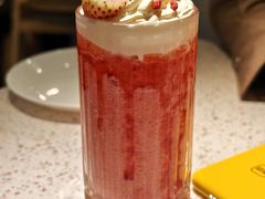 草莓田园冰沙-BE BRIGHT KITCHEN(正佳广场店)