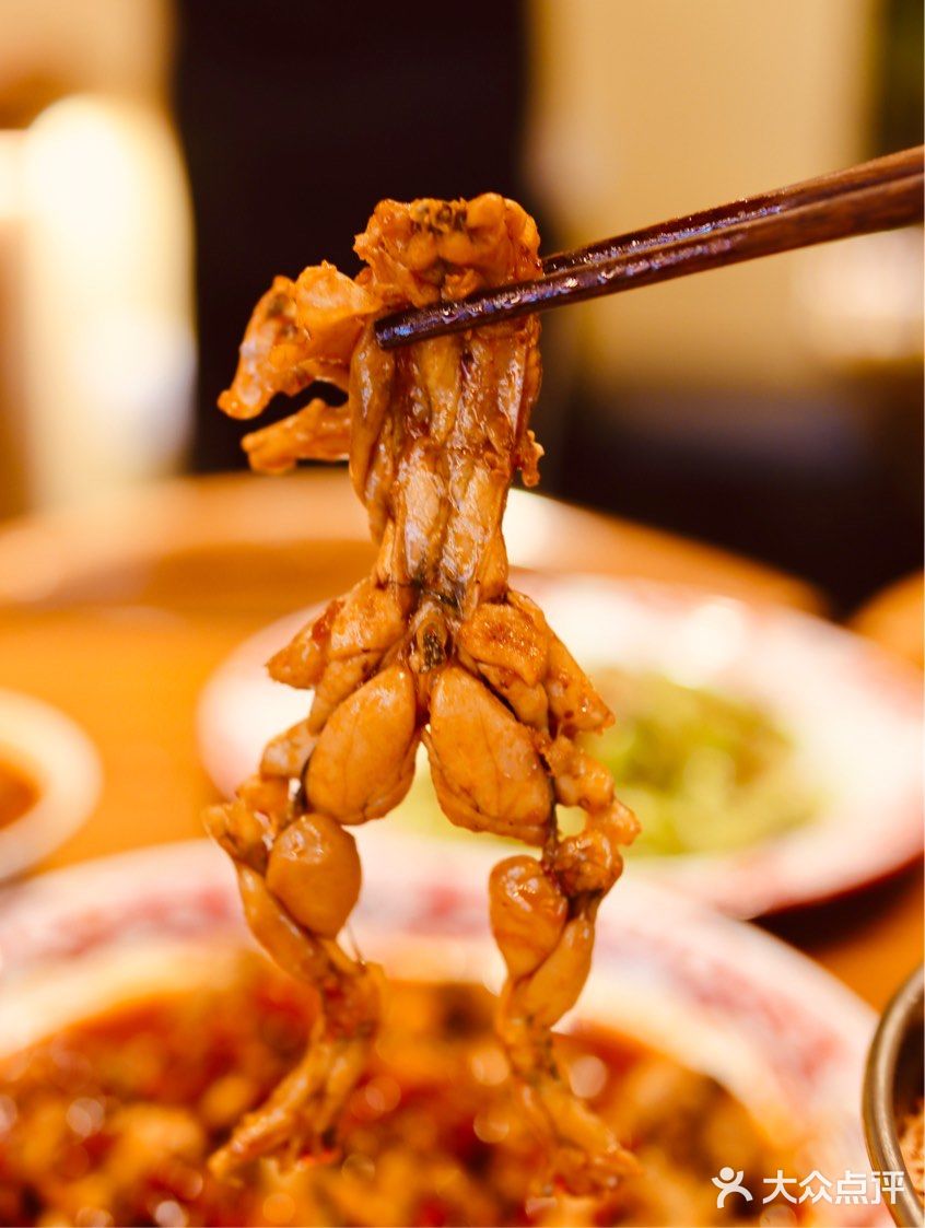 吃一次就不会忘的贾大娘乐山跷脚牛肉