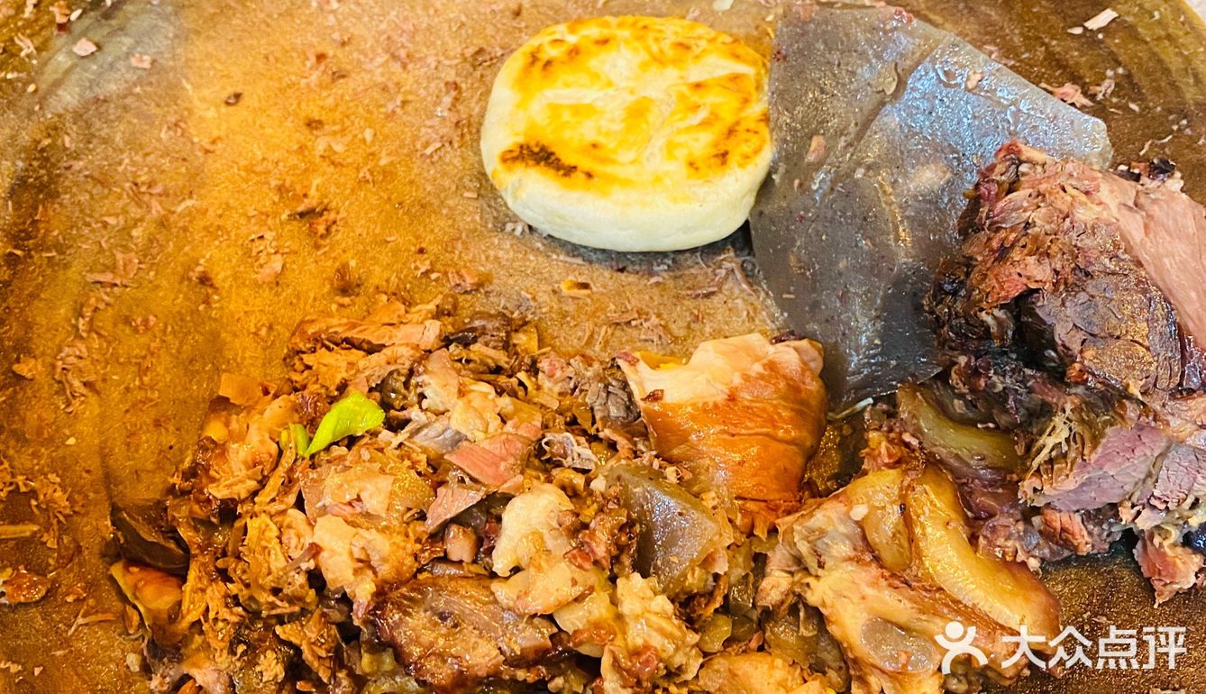 老动物园溜完，直奔三春驴肉火烧
