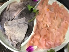 毛肚鸭肠拼-红九格老火锅(三峡广场店)
