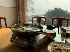 -亮河湾山庄
