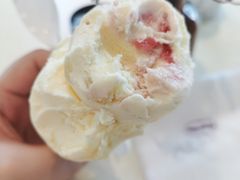 覆盆子白桃-哈根达斯(西安路店)