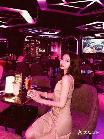 广州越秀酒吧网红新店9.9嗨一晚!