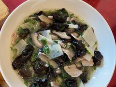 -侬佳蒸菜馆(听潮店)