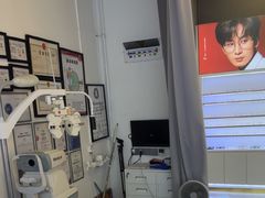 -罗伯特眼镜·蔡司官方授权(前海卓悦 INTOWN 购物中心店)