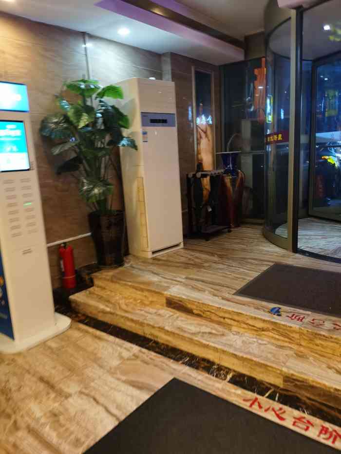 尚水汤泉浴池(大名路店)-"我去做的是138的套票,足疗刚做,就来检.