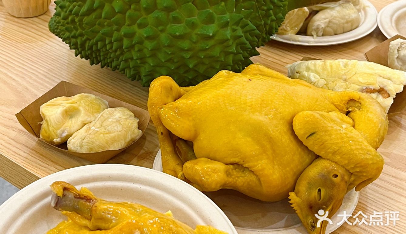 好吃到没空说话！全都在认真的炫榴莲！