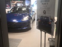 -TESLA 特斯拉(上海太古汇体验店)