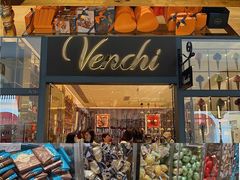 零售区-VENCHI 闻绮(上海佛罗伦萨小镇店)
