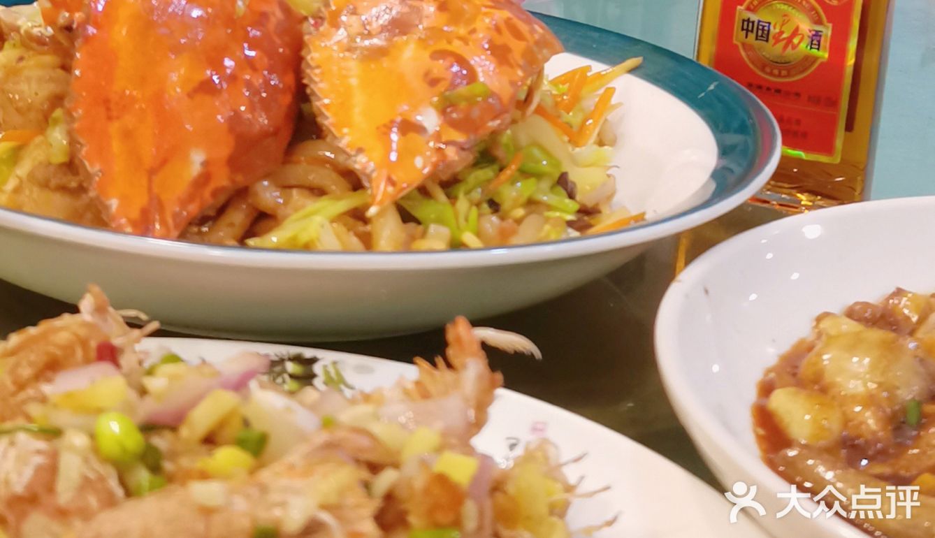 椒江的这家大排档味道不错，螃蟹️炒年糕可是经典菜