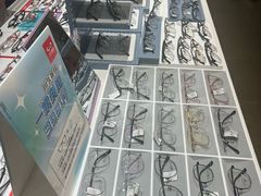 -美式眼镜·授权蔡司.依视路.尼康.豪雅.明月(南翔印象城店)