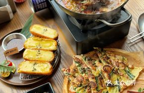 Warm Purple Basil Spicy Beef Pot