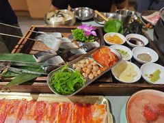 -围炉肉舍•炭烤活鳗•丹东海鲜烤肉(步行街店)