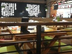 大堂-洪氏嗨捞·广东猪肚鸡·椰子鸡火锅(西咸万象城店)