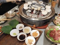 -围炉肉舍•炭烤活鳗•丹东海鲜烤肉(步行街店)