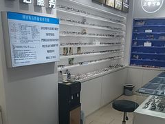 -美式眼镜·授权蔡司.依视路.尼康.豪雅.明月(南翔印象城店)