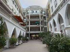 -洪小鹏生活美学馆(领SHOW天地店)