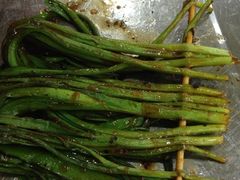 烤韭菜-兄弟联果木炭烤翅·50年家传鸡翅秘方