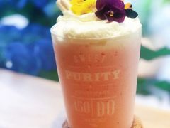草莓拿铁-琥珀咖啡 Ambercoffee