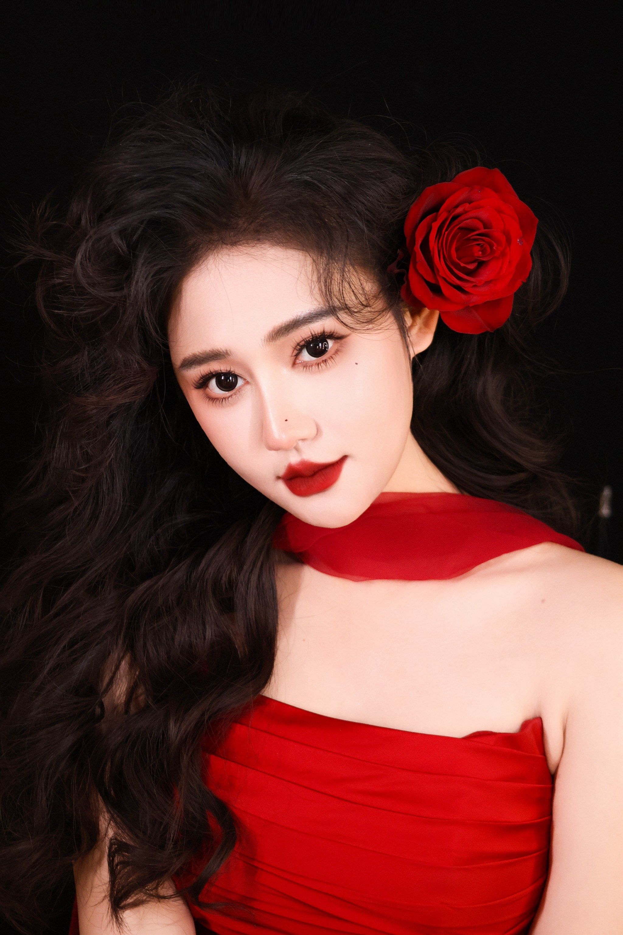 黑发红唇💋复古明艳的港风造型🥀氛围感拉满