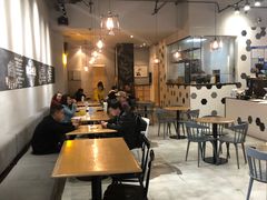 大堂-HELLO 27 意面·沙拉·帕尼尼