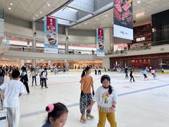 -冰纷万象滑冰场(深圳万象城店)