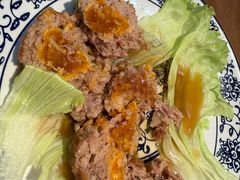 鸭蛋黄狮子头-春水锅贴·传统鲁菜(大明湖店)