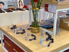 -诺柯视眼镜-蔡司依视路官方工厂店(淞南一店)