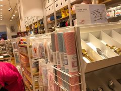 -名创优品(北京新中关购物中心地铁层店)