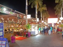 -三亚火车头万人海鲜广场