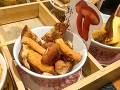-菌自由丨野生菌火锅特色庭院餐厅(丽江古城店)
