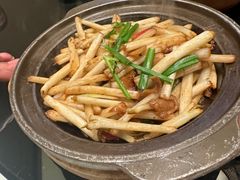 -帅巴人舅母子腊蹄民俗村