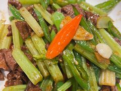香芹辣子炒牛肉-巴扎美食·新疆菜·西域歌舞表演餐厅(新疆大厦店)